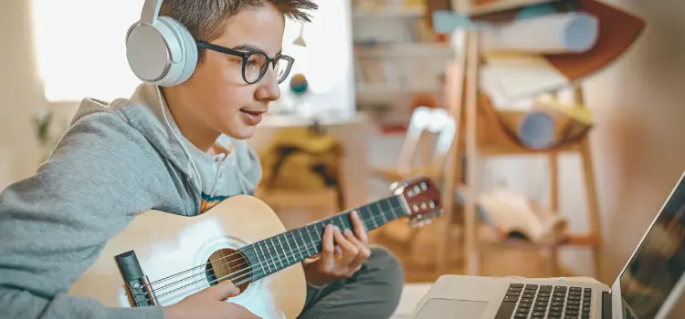 Why You Should Consider an Online Guitar Teacher